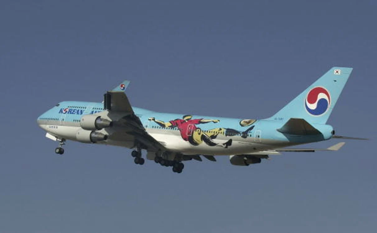 
    Un avion corean a aterizat pe aeroportul din Japonia cu unul dintre motoare în flăcăriFoto Getty  