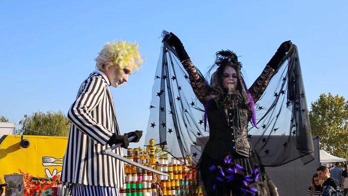 Mulţi vizitatori şi-au pregătit din timp ţinutele