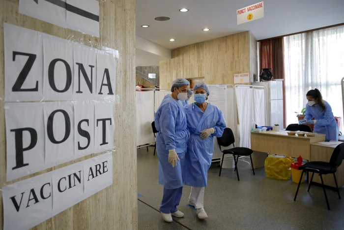 Aproximativ 40% dintre persoanele vaccinate în ultima lună sunt persoane cu vârsta sub 40 de ani. Foto: Mediafax