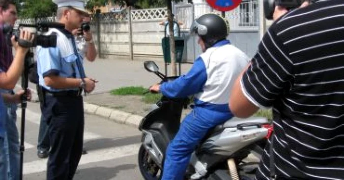 Târgu-Mureş:Conducătorii de mopede, îndemanaţi să circule preventiv