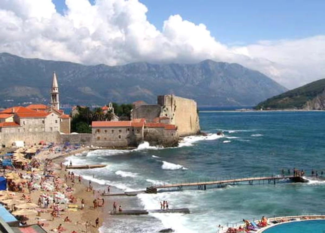 Cele mai frumoase staţiuni din Muntenegru: Staţiunea Budva este cea mai veche de pe coasta estică a Mării Adriatice