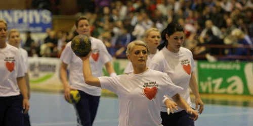 „Galacticele“ au jucat aseară pentru accederea în grupele principale ale Ligii Campionilor, dar şi pentru copiii cu dizabilităţi