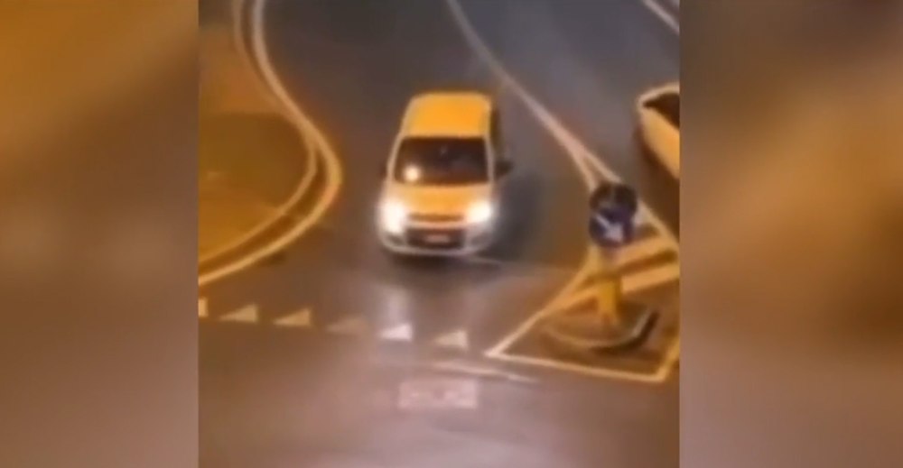 Distracție criminală. Niște tineri din Italia au construit o adevărată capcană mortală pentru șoferi și motocicliști VIDEO