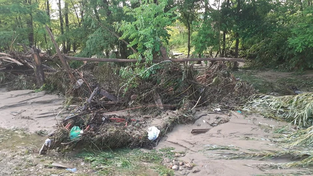 Pericol de inundaţii în cinci judeţe. INHGA a emis cod galben de viituri valabil până marţi