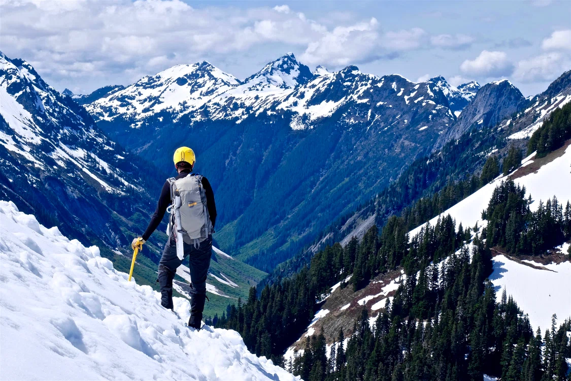 Alpinistul a supraviețuit miraculos (Foto: Shutterstock. Imagine cu caracter ilustrativ)