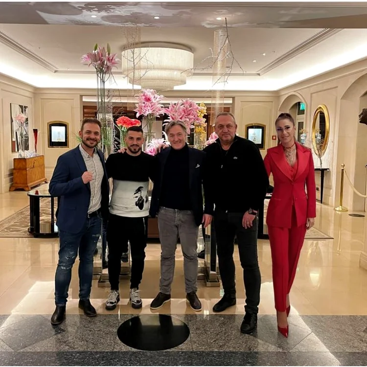 Fotografia trucată pentru a apărea şi Anamaria Prodan foto: Instagram