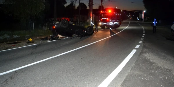 Accident la Slătioara - Vâlcea cu fuga de la locul faptei şi trei victime Foto Adevărul