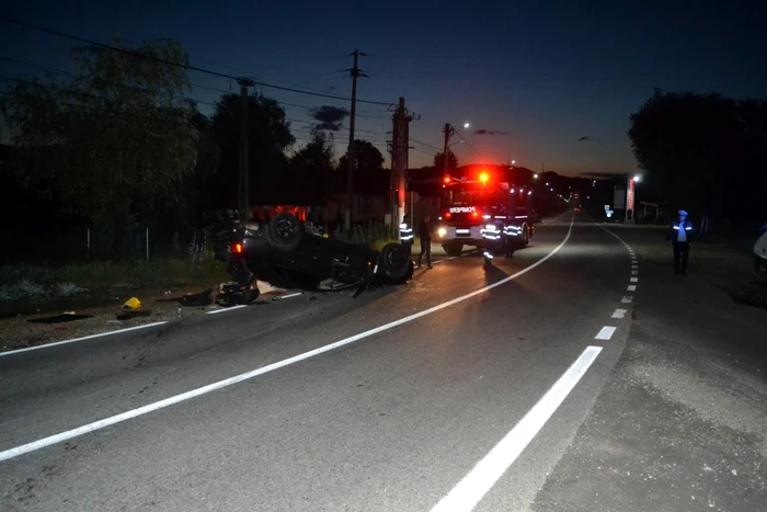 Maşină răsturnată din cauza vitezei şi a alcoolului la volan, accident soldat cu trei victime Foto Adevărul