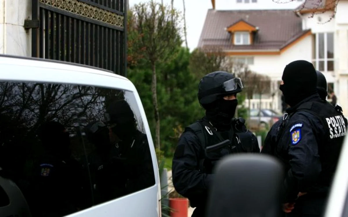Trei persoane au fost propuse spre arestare în urma percheziţiilor. FOTO Adevărul