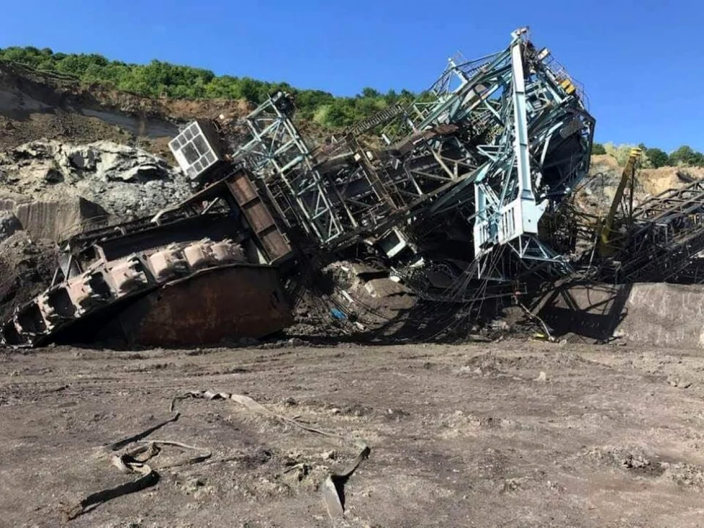 Excavatorul cu rotor de 2400 de tone care s-a prăbuşit în Cariera de Lignit Alunu - Vâlcea Foto Adevărul