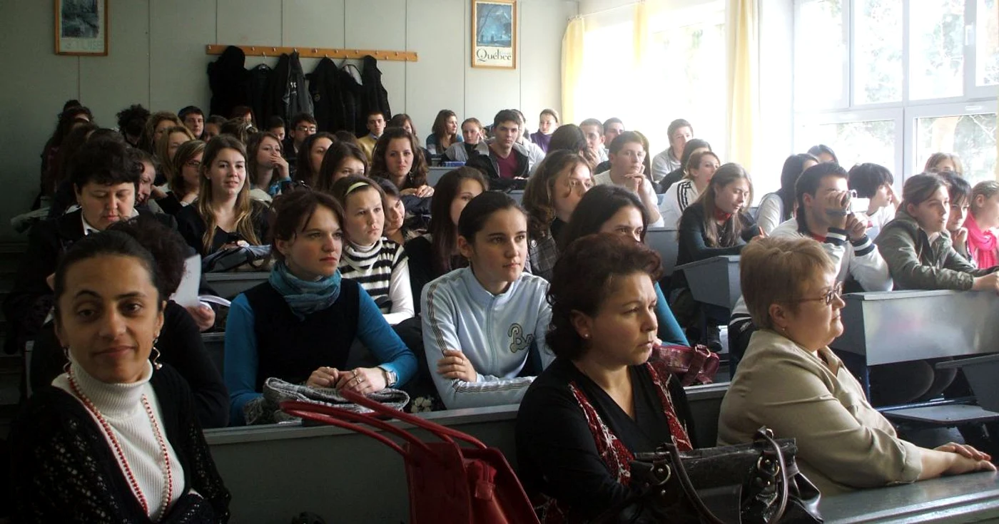 Elevii Colegiului Economic, implicaţi în proiectul firmelor de exerciţiu