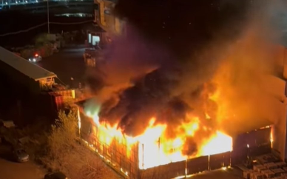 Cum au „reușit” trei tineri inconștienți să dea foc la Iulius Mall din Cluj-Napoca VIDEO  