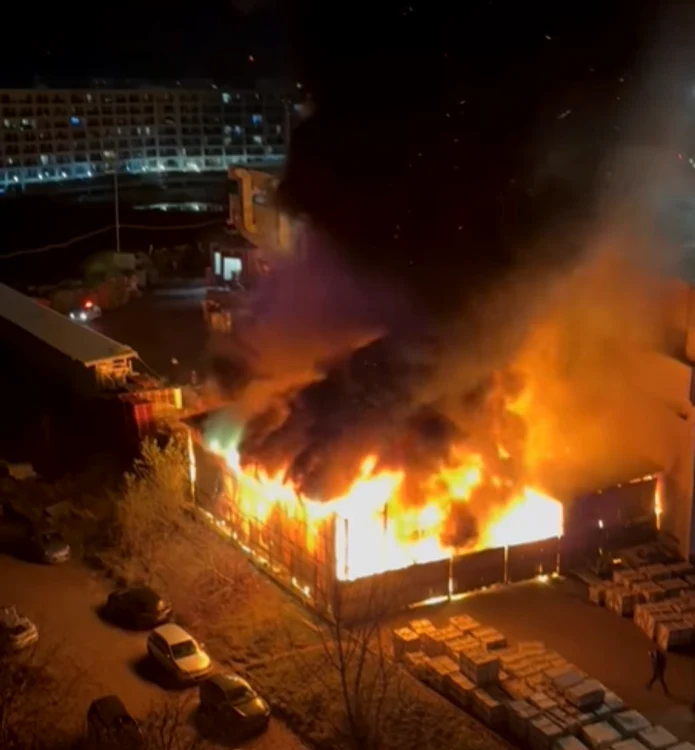 Incendiul a izbucnit în curtea interioară a Iulius Mall Cluj-Napoca. FOTO: Captura video ISU Cluj