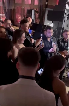 Emily Burghelea și Andrei i-au tăiat moțul băiatului lor / foto: Instagram