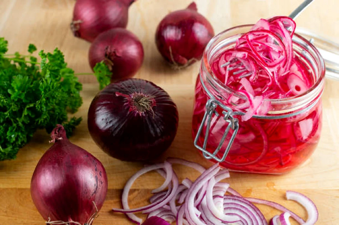 Ceapa roșie murată, un deliciu al sezonului rece FOTO Shutterstock