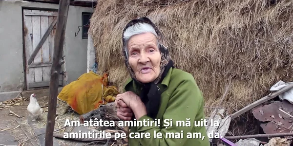 Reportaj în satul femeii de serviciu de 83 de ani concediate din grădiniţă şi apoi chemate înapoi. „Să-şi bată aşa joc de mine...“