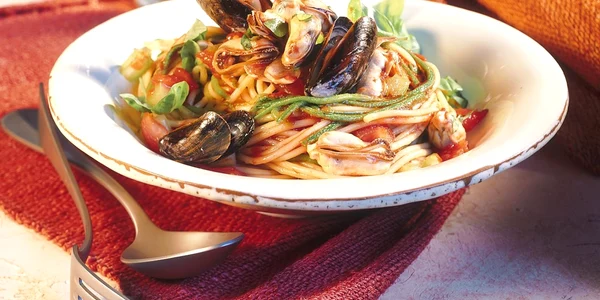 Spaghete cu scoici şi vin alb
