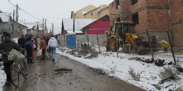 Cel puţin două din cele patru blocuri sociale din Valea Rece vor fi finalizate de Sărbători 