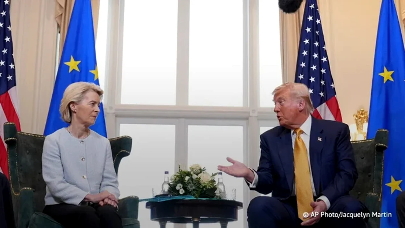 Ursula von der Leyen și Donald Trump au căzut la pace asupra unui acord comercial FOTO:X