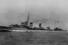HMS Codrington în timpul probelor pe mare, 4 iunie 1930. Distrugătorul din clasa A avea 104,5 m lungime 