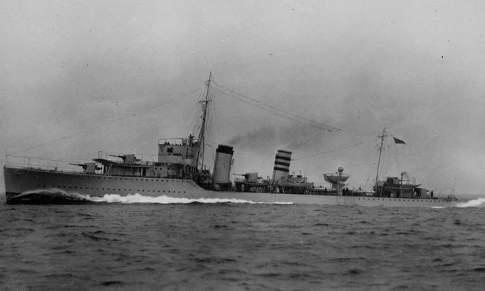 HMS Codrington în timpul probelor pe mare, 4 iunie 1930. Distrugătorul din clasa A avea 104,5 m lungime 