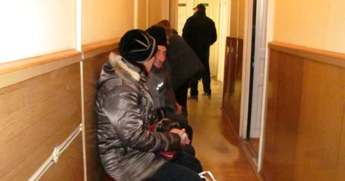 Pensionarii din Dolj se împrumută pentru a avea ce să pună pe masă de sărbători