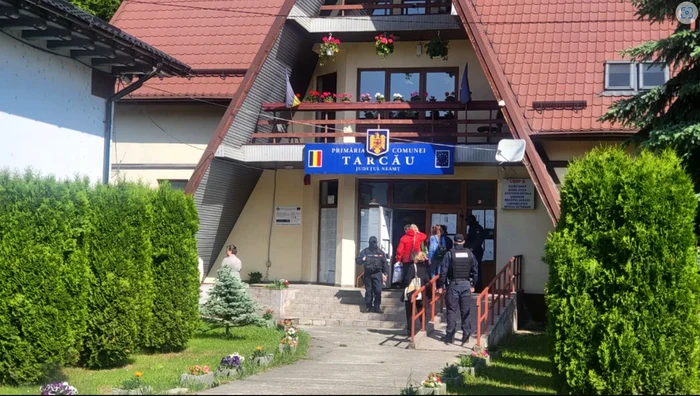 Primăria comunei Tarcău. FOTO: Neamț 365