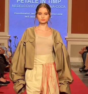 Irina Columbeanu, model pe podiumul de la Transilvania Fashion Week