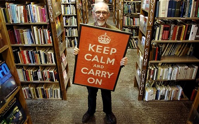 
    Stuart Manley, anticarul care a lansat nebunia cu ”Keep Calm and Carry On”foto: The Telegraph  