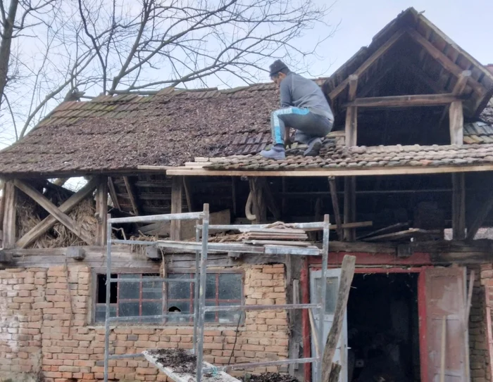 Lucrările la noua locuinţă au început de ieri Foto: facebook.com/piti.tudora