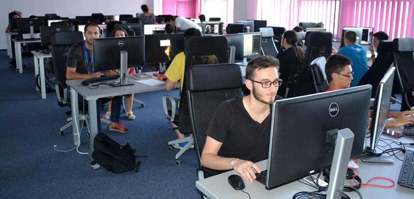 Cele mai multe oferte de muncă sunt din domeniul IT, unde salariile pornesc de la 3.000 - 4.000 de lei