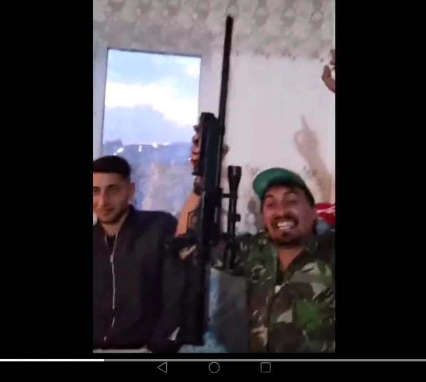 Cum se distrează trei bărbaţi Captură video