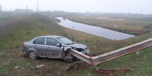 Şoferul a scăpat cu viaţa ca prin minune