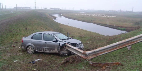 Şoferul a scăpat cu viaţa ca prin minune