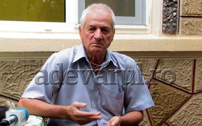 Constantin Copoiu povesteşte cât de dur erau trataţi deţinuţii politici în penitenciarul Râmnicu Sărat FOTO: Iulian Bunilă