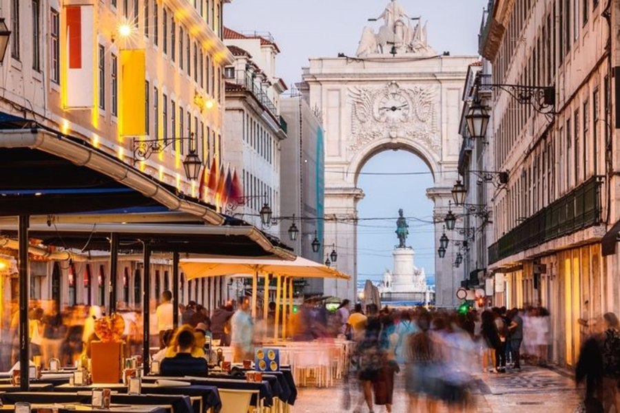 INS a înregistrat o creștere de 4,2% a numărului de turiști în România în primele 9 luni din 2024
