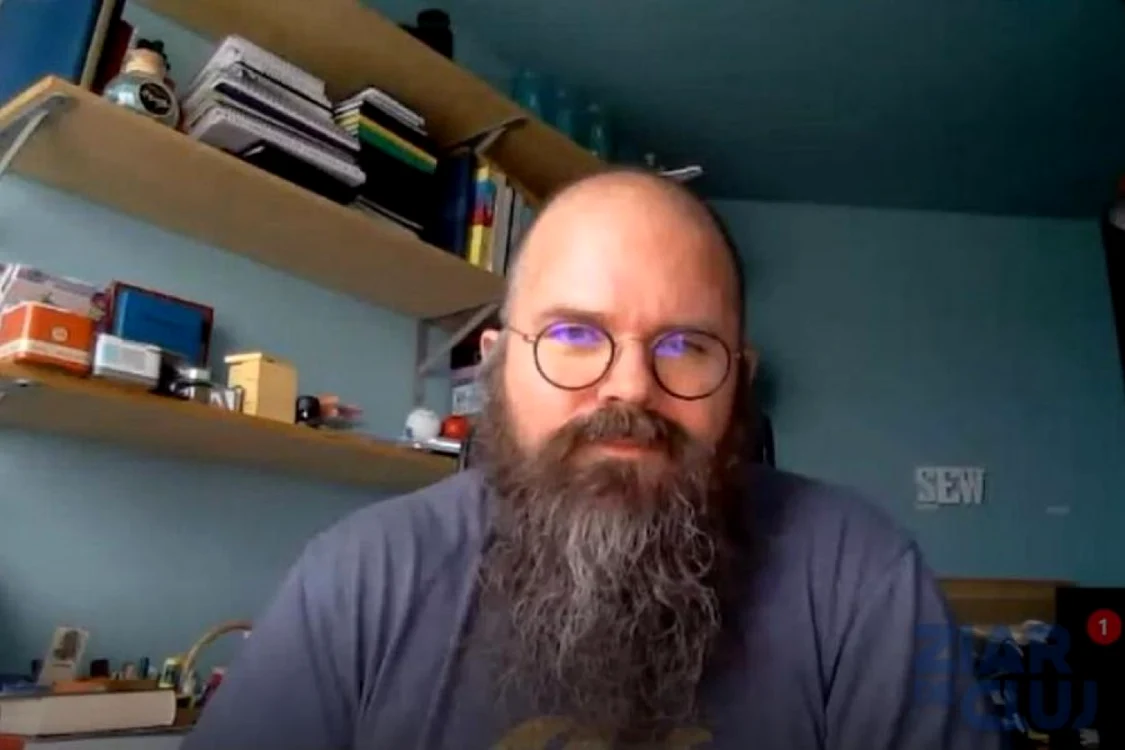 Răzvan Cherecheş este Specialist în Sănătate Publică, la Universitatea Babeş-Bolyai din Cluj. Aceasta a răspuns şi la întrebări legate de maştile de protecţie, despre fiecare vaccin, efecte adverse,  explozia de cazuri de coronavirus , dar şi multe alte curiozităţi ale urmăritorilor săi, contribuind la informarea populaţiei.