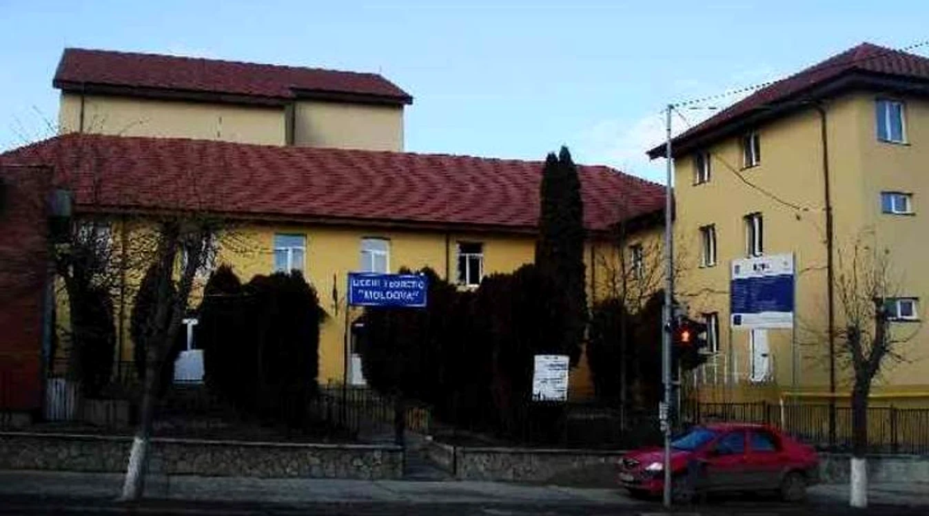 
    Liceul din Târgu-Frumos unde s-a întâmplat tragedia este una dintre cele mai mari unități pentru nevăzători din MoldovaFoto: telem.ro  