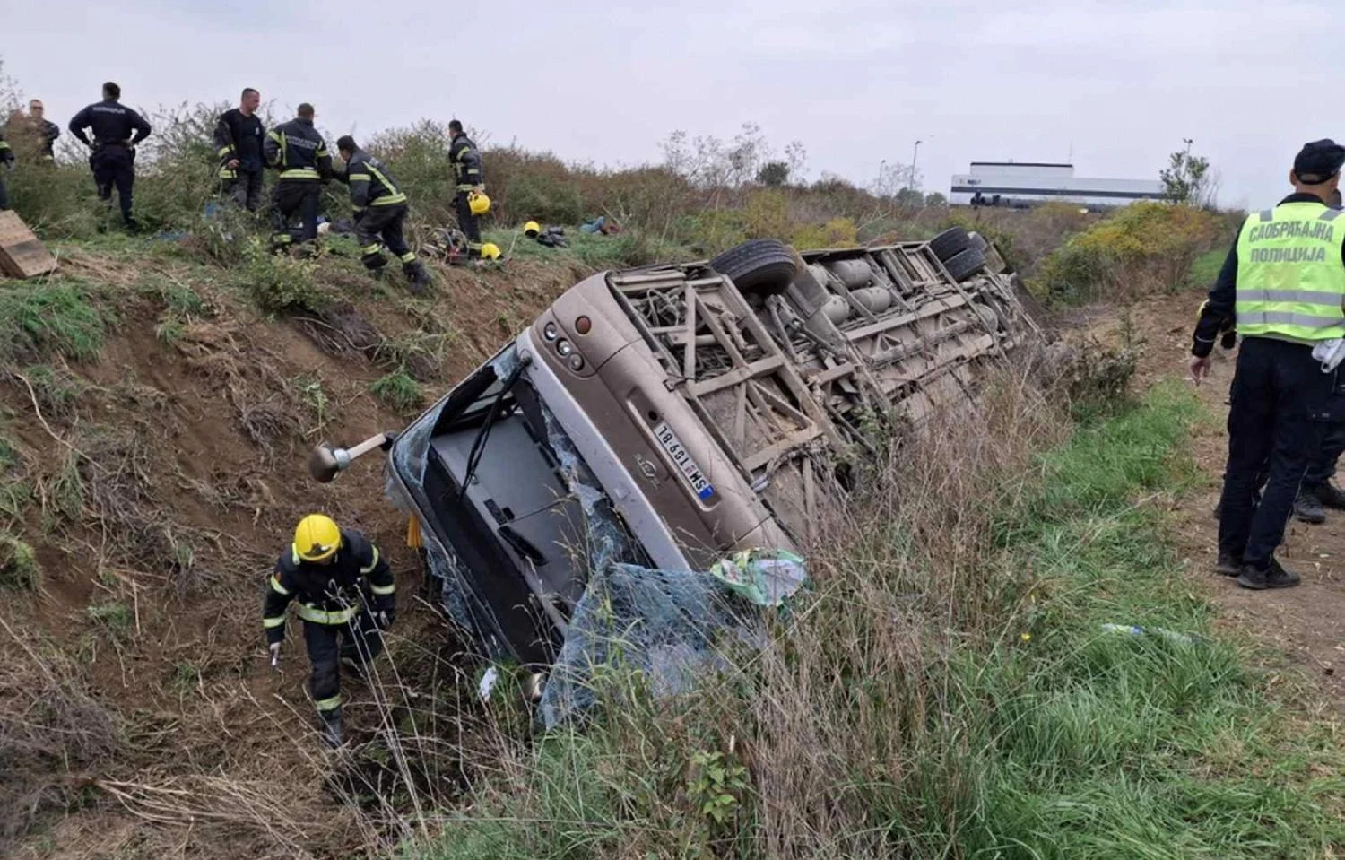 Accident grav în Serbia: trei morți și zeci de răniți după ce un autobuz cu muncitori s-a răsturnat