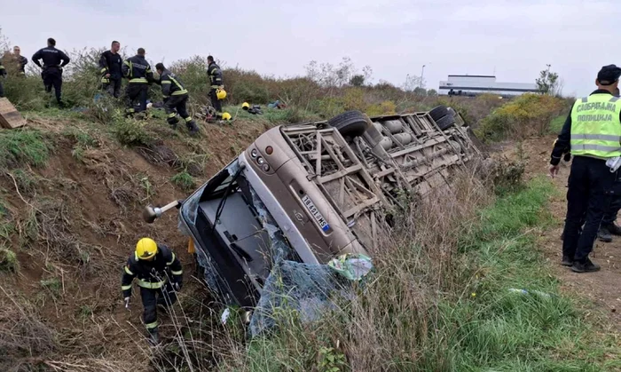 Un autobuz care transporta lucrători s-a răsturnat în Serbia FOTO: X / @bbcnasrpskom