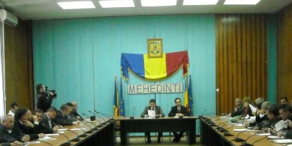 Prefectul judeţului Mehedinţi a cerut primarilor eficientizarea sistemului de comunicaţii