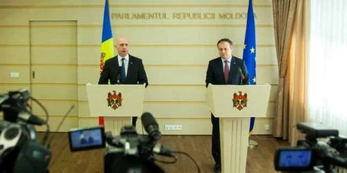 Andrian Candu si Pavel Filip parlament.md