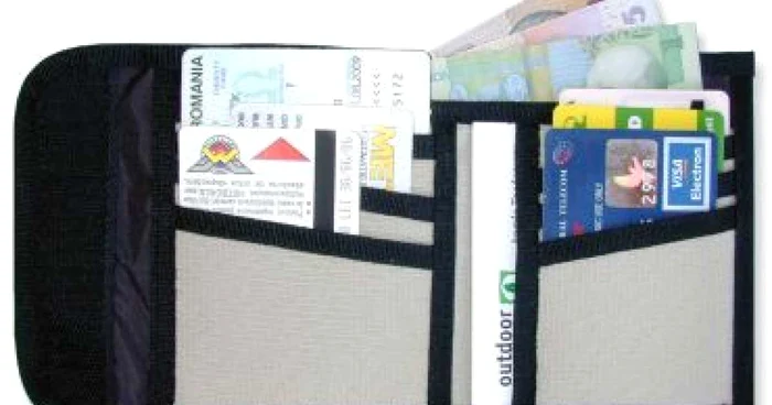 Alba Iulia: Portofel găsit într-un sacou second-hand