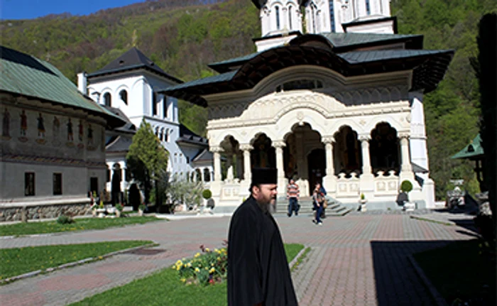 
    Ioachim Pârvulescu, starețul lăcașului de cult  