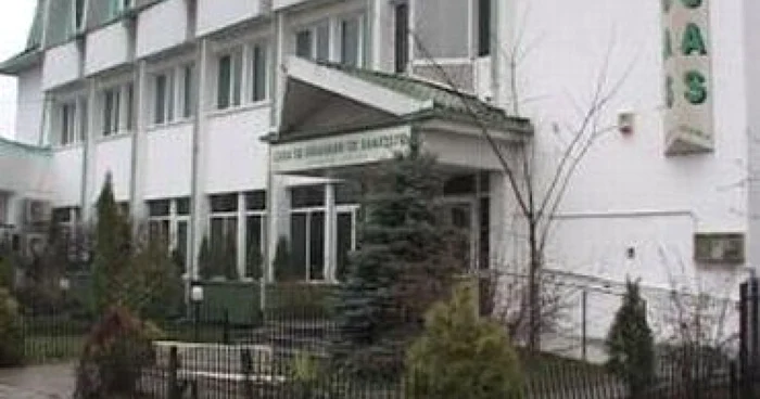 CAS a dat în judecată peste o sută de persoane care nu şi-au plătit contribuţiile către stat