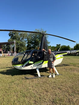 Cătălin Botezatu și-a făcut intrarea în forță, cu elicopterul, la Young Island Festival de la Bacău