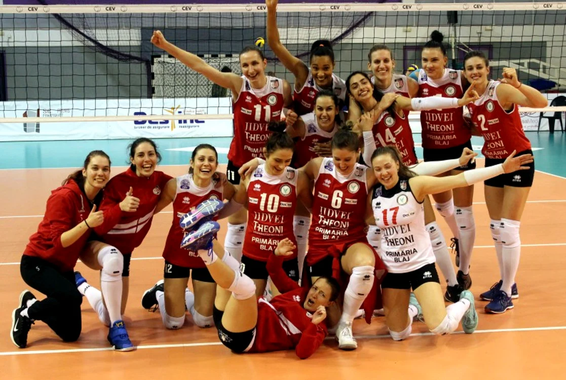 
    Voleibalistele din Blaj exultă după calificarea în finala Cupei CEVFoto: Sport Pictures  