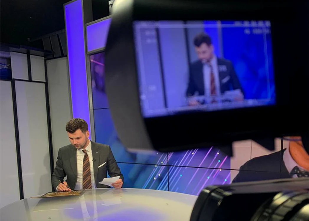 Constantin Opriș este prezentator la postul Profit News
