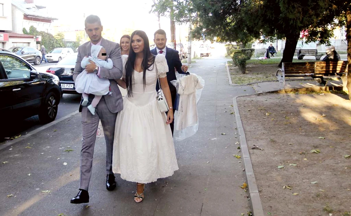 
    Biserica Elefterie a fost împodobită cu flori superbe  
