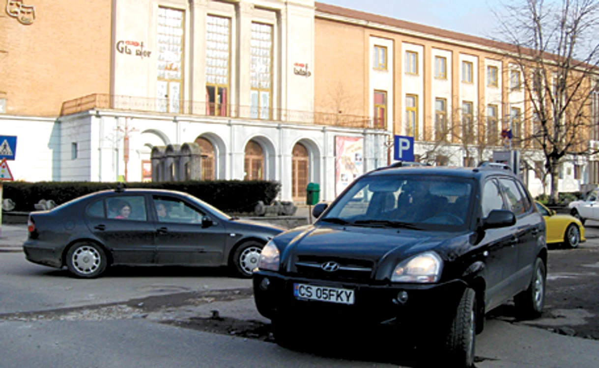 Din păcate, drumurile  sunt pline de gropi